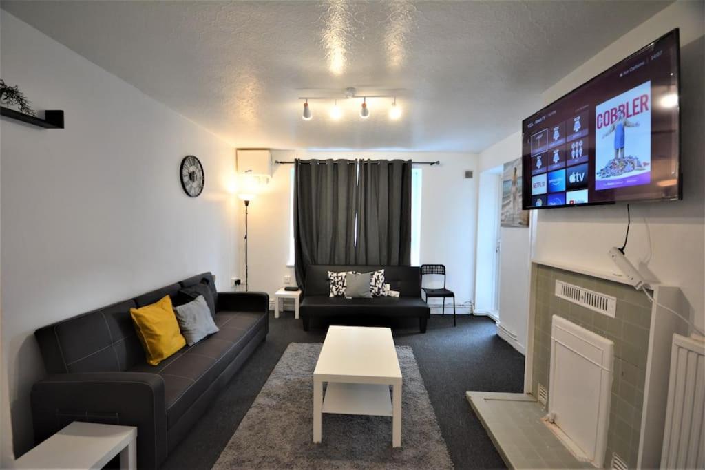 Zone2 Classic 3 Bedroom Apartment London